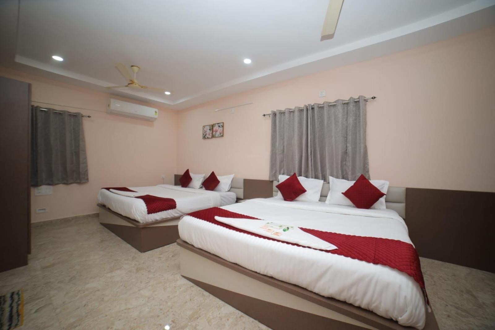 Sri Ganesh Grand Hotell Tirupati Exteriör bild