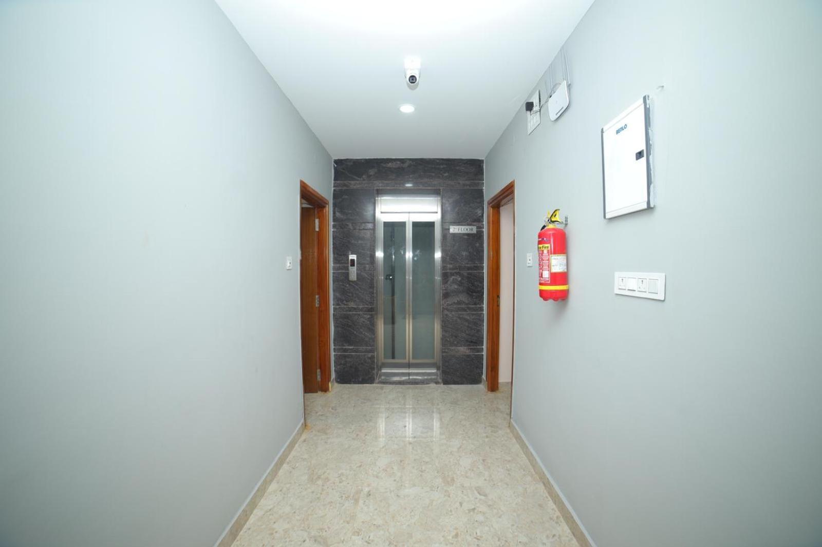 Sri Ganesh Grand Hotell Tirupati Exteriör bild