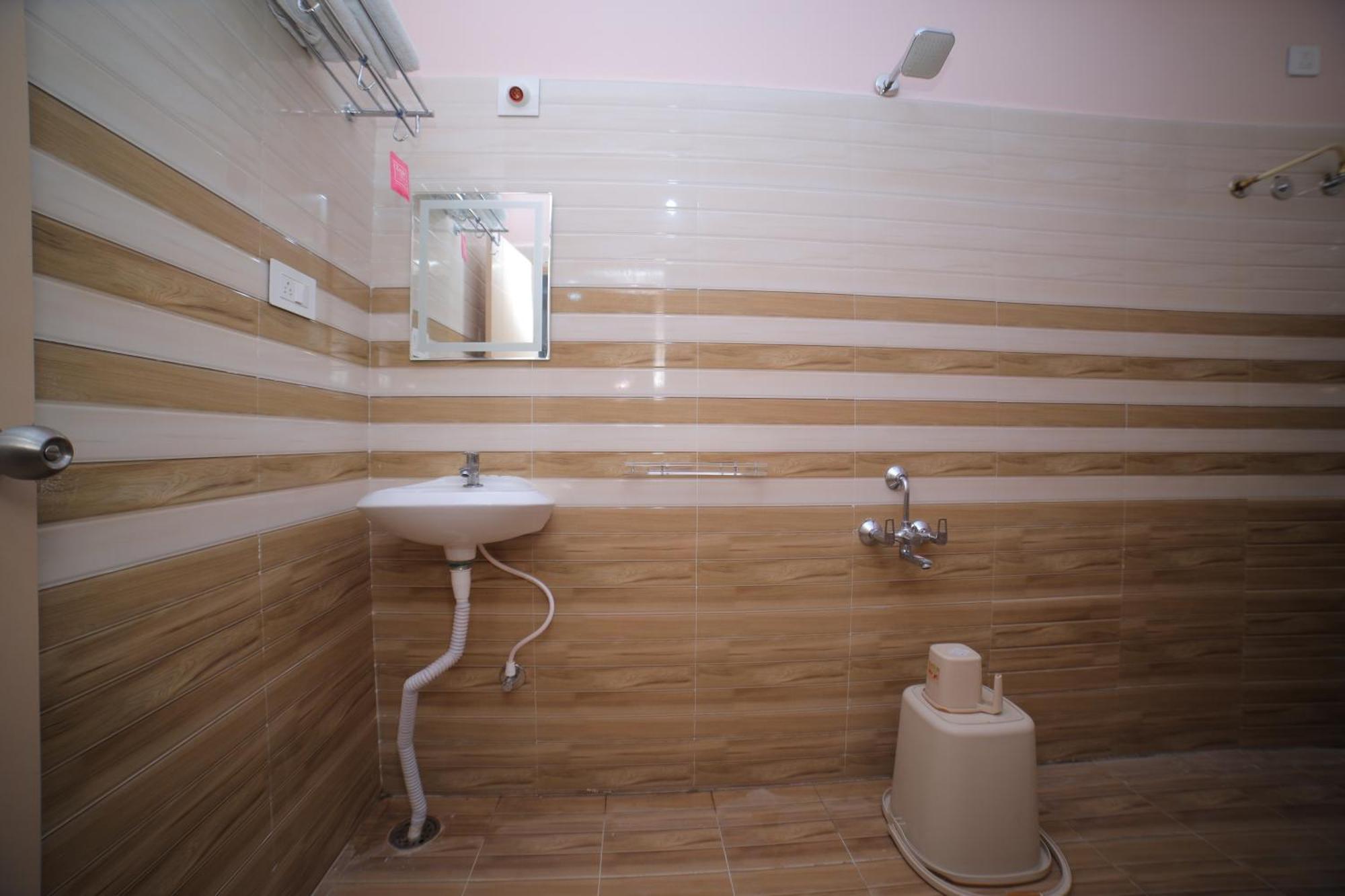 Sri Ganesh Grand Hotell Tirupati Exteriör bild