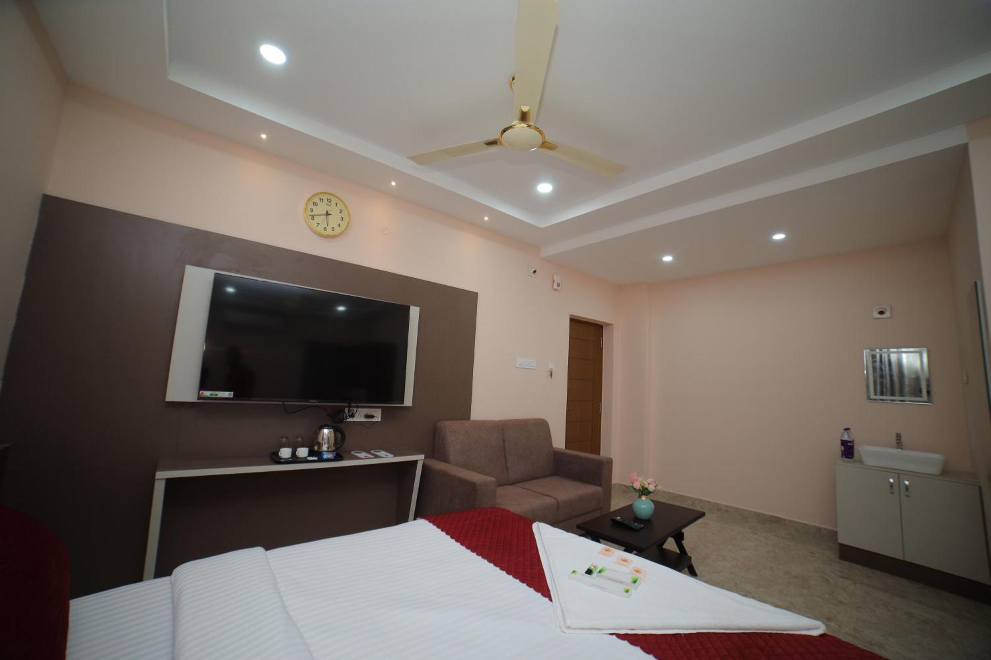 Sri Ganesh Grand Hotell Tirupati Exteriör bild