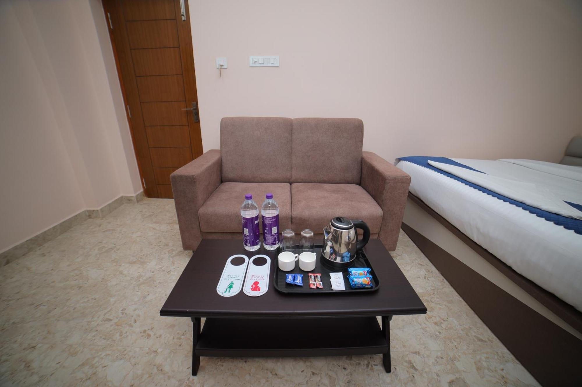 Sri Ganesh Grand Hotell Tirupati Exteriör bild