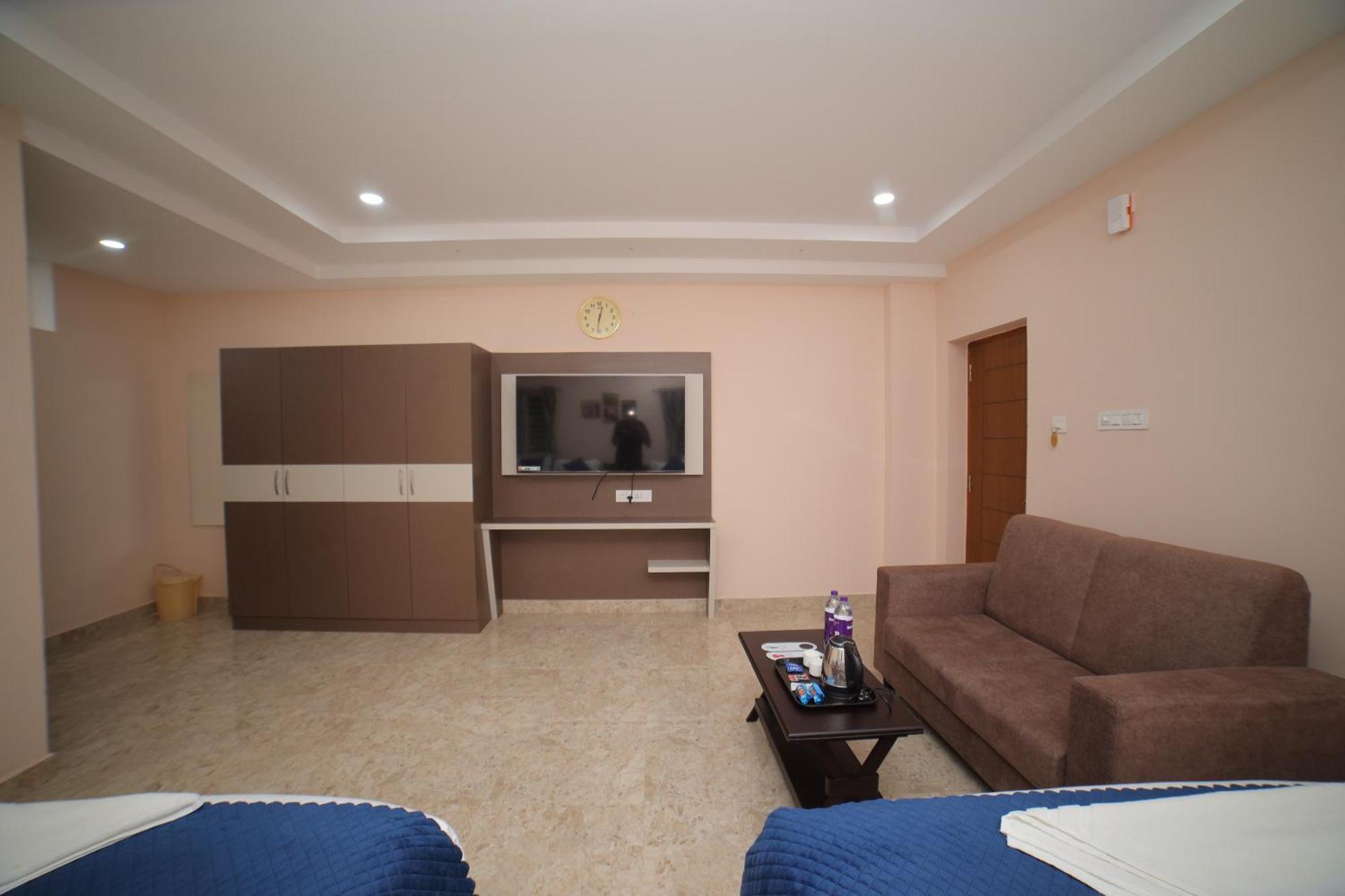 Sri Ganesh Grand Hotell Tirupati Exteriör bild